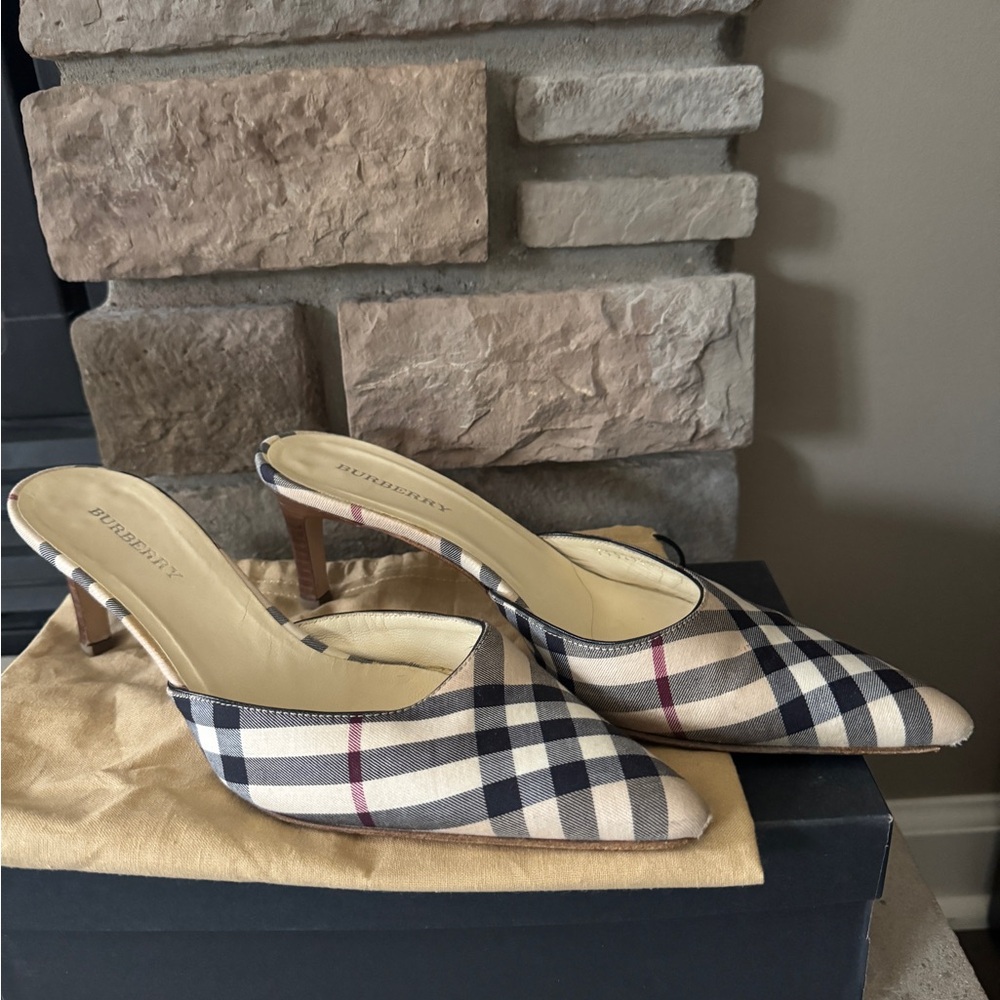 Burberry heels
OG box and dust bag - Picture 2 of 10